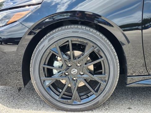 New 2025 Nissan Sentra SR w/ Midnight Edition image 8