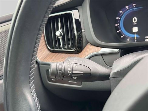 Used 2022 Volvo XC60 B5 Inscription w/ Advanced Package image 25