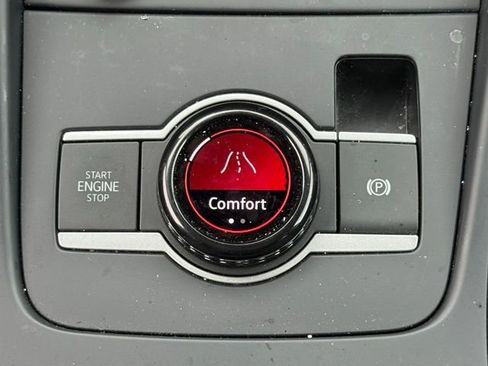 Certified 2025 Volkswagen Tiguan SE w/ Panoramic Sunroof Package image 30