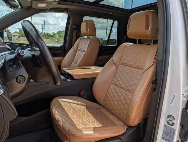 Used 2023 Cadillac Escalade Premium Luxury AWD/4WD image 27