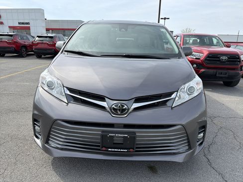 Used 2019 Toyota Sienna XLE Premium AWD/4WD image 3