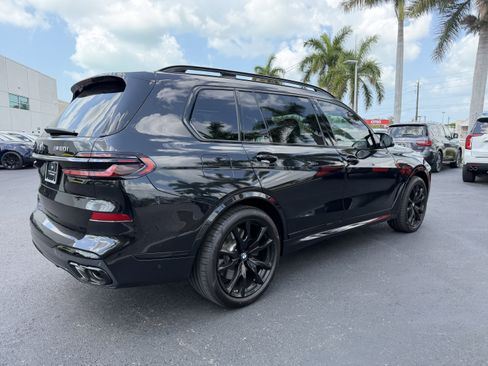 Used 2025 BMW X7 M60i image 3