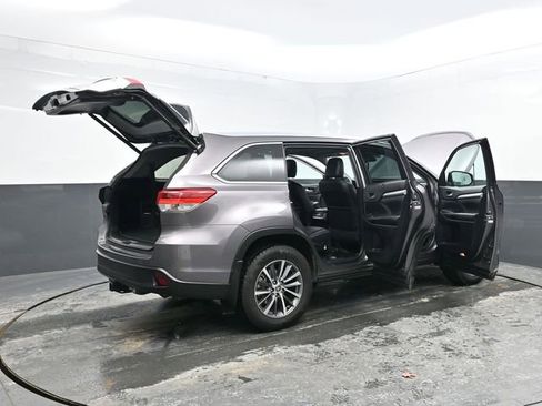 Used 2019 Toyota Highlander XLE image 42