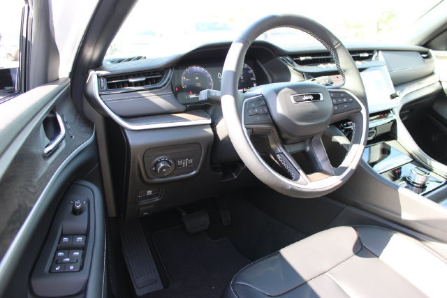 New 2027 Jeep Grand Cherokee Limited w/ Limited Altitude Package AWD/4WD image 12