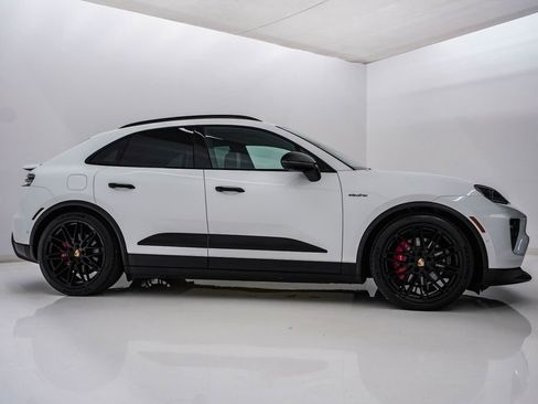 Certified 2025 Porsche Macan 4S Electric AWD/4WD image 9