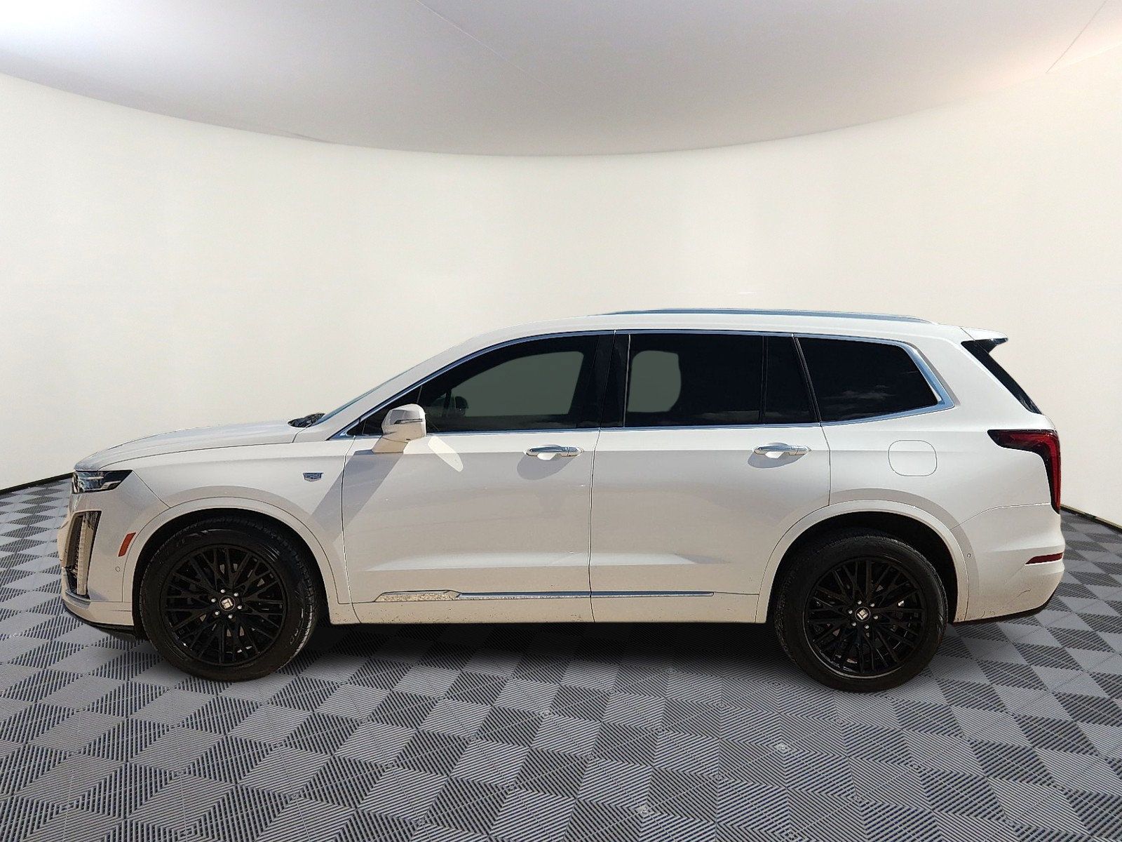 Used 2020 Cadillac XT6 Premium Luxury FWD image 2