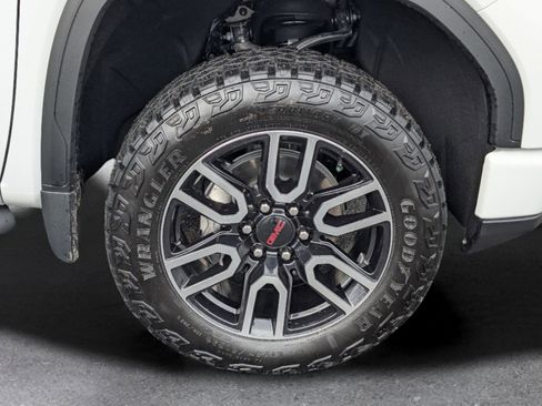 Used 2025 GMC Sierra 1500 AT4 w/ AT4 Preferred Package image 6