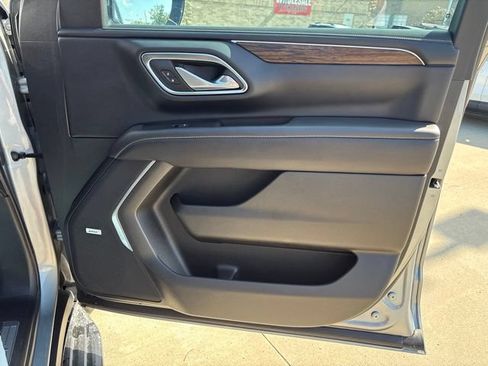 Used 2024 Chevrolet Suburban Premier w/ Advanced Technology Package AWD/4WD image 32