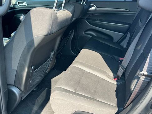 Used 2021 Jeep Grand Cherokee Laredo image 17