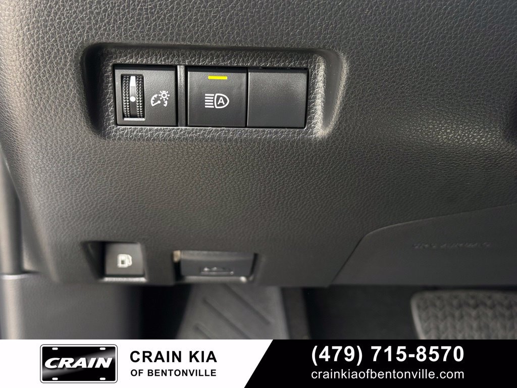 Used 2025 Toyota RAV4 LE AWD/4WD image 12