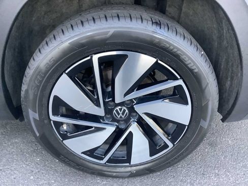 Used 2024 Volkswagen Atlas SE AWD/4WD image 7