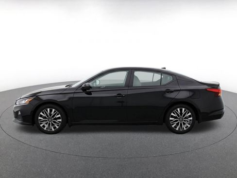 Used 2025 Nissan Altima 2.5 SV FWD image 4