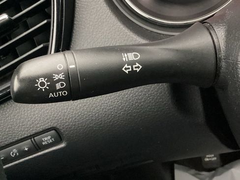 Used 2017 Nissan Rogue SV AWD/4WD image 22