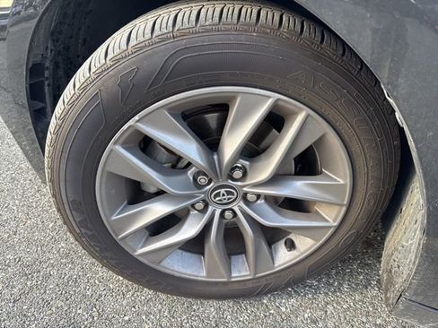 Used 2020 Toyota Avalon XLE image 11