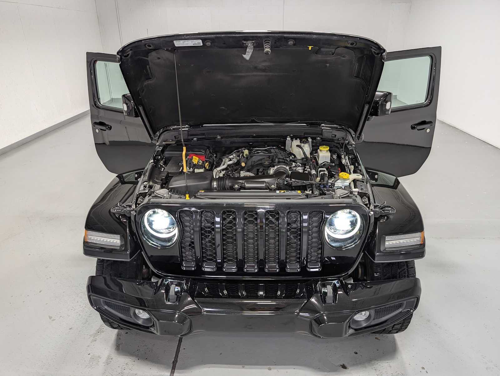 Used 2023 Jeep Gladiator Overland AWD/4WD image 12