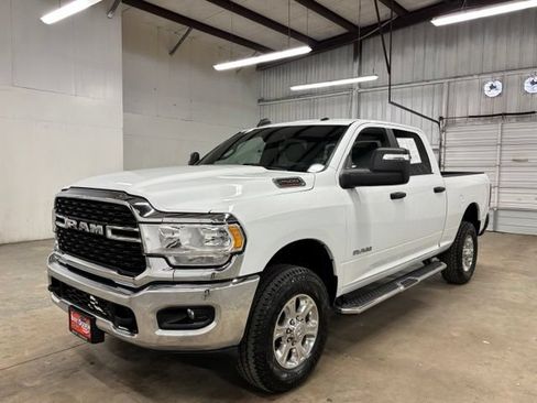 Used 2024 RAM 2500 Big Horn AWD/4WD image 3