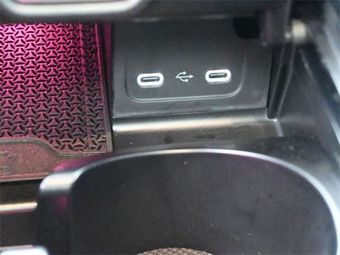 Used 2025 Mercedes-Benz C 300 Sedan image 4