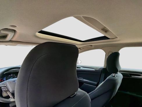 Used 2019 Ford Fusion SE FWD image 23