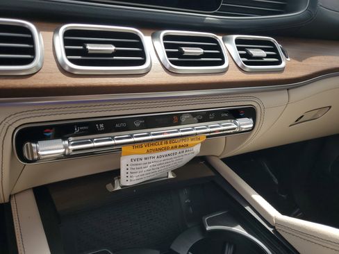 New 2026 Mercedes-Benz GLS 580 4MATIC image 32