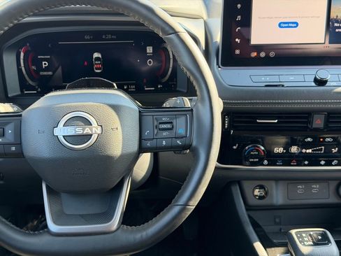 Used 2025 Nissan Rogue SL w/ Tech Package FWD image 33