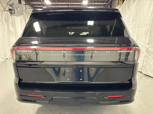 Used 2025 Lincoln Navigator L Reserve image 6
