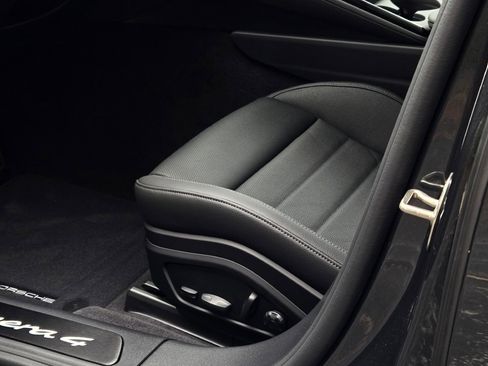 New 2025 Porsche Panamera 4 image 21