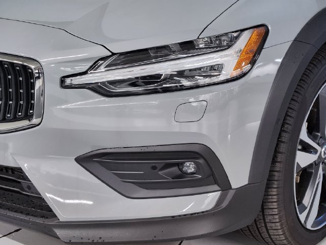Certified 2026 Volvo V60 B5 Cross Country Plus w/ Protection Package Premier AWD/4WD image 12