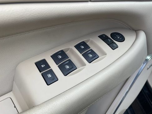 Used 2017 Cadillac Escalade Premium Luxury AWD/4WD image 10