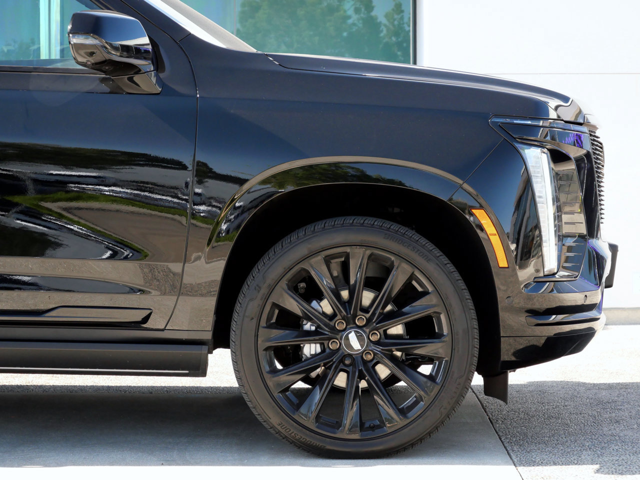 Used 2026 Cadillac Escalade ESV Platinum Sport w/ LPO, ONYX Package AWD/4WD image 8