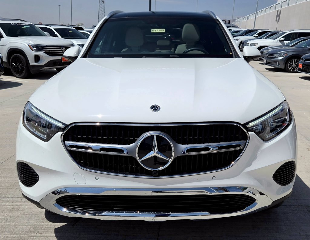 Used 2026 Mercedes-Benz GLC 300 image 4