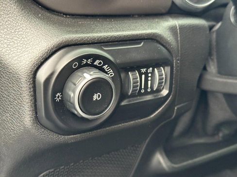 Used 2020 Jeep Wrangler Unlimited Sport image 16