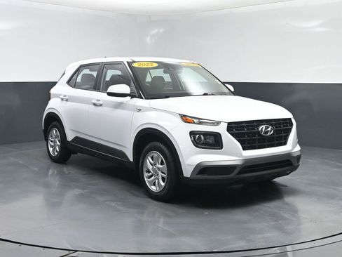 Used 2022 Hyundai Venue SE image 21