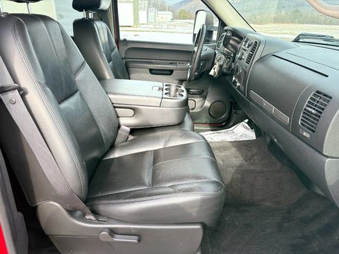Used 2011 Chevrolet Silverado 2500 LT w/ Interior Plus Package image 18
