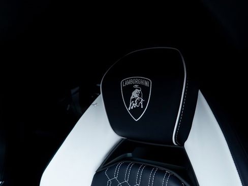 Used 2024 Lamborghini Revuelto image 36