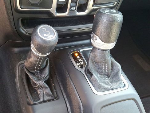 Used 2024 Jeep Wrangler Sport S image 14