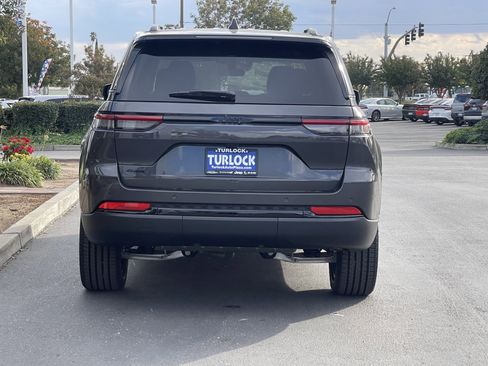 New 2025 Jeep Grand Cherokee Altitude image 12