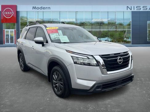 Certified 2022 Nissan Pathfinder SV image 3