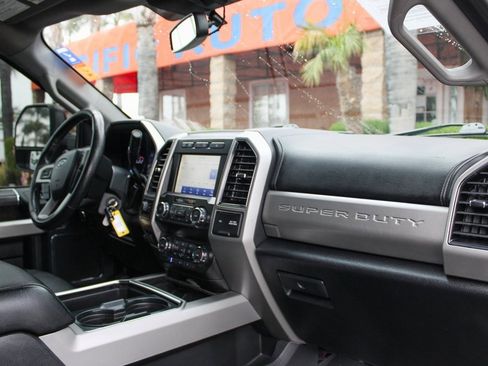 Used 2020 Ford F250 Lariat w/ Lariat Value Package image 41