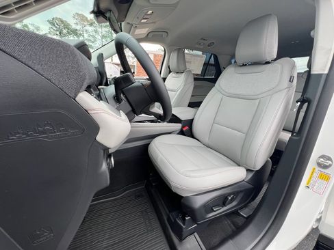 New 2026 Ford Explorer Active w/ Active Comfort Package RWD image 10