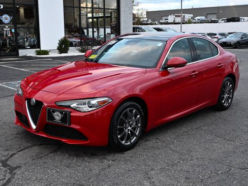 Used 2019 Alfa Romeo Giulia AWD w/ Cold Weather Package image 2