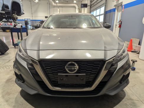 Used 2019 Nissan Altima 2.5 SR FWD image 3