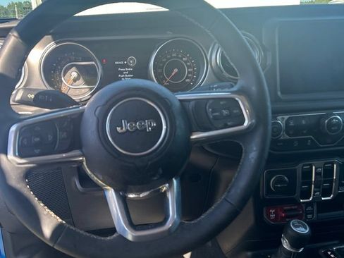 Used 2023 Jeep Gladiator Rubicon w/ Cold Weather Group AWD/4WD image 13