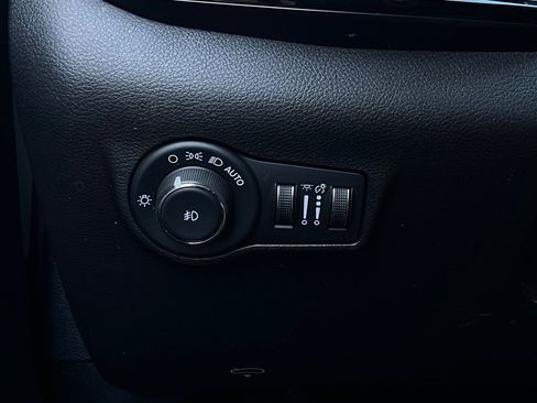 Used 2025 Jeep Compass Trailhawk image 21