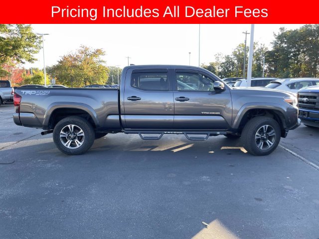 Used 2018 Toyota Tacoma TRD Sport AWD/4WD image 11