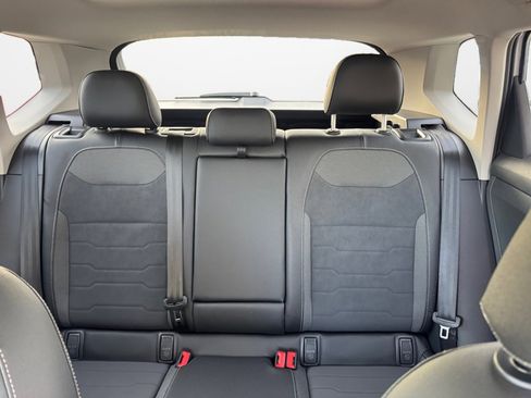 New 2026 Volkswagen Taos SE FWD image 12