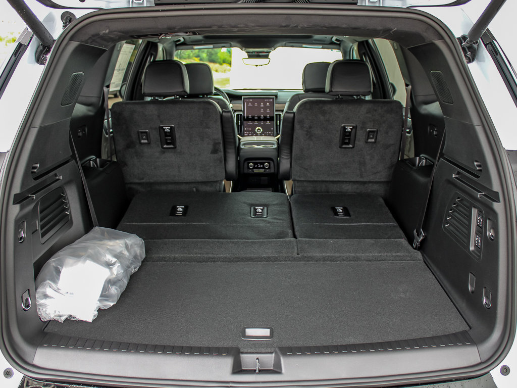 New 2027 GMC Acadia Denali Ultimate w/ LPO, Black Badging Package AWD/4WD image 25