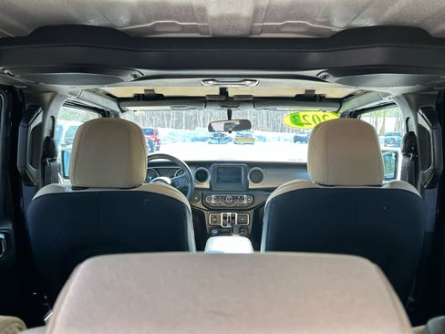 Used 2023 Jeep Wrangler Unlimited w/ Cold Weather Group image 39