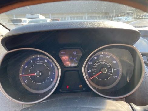 Used 2014 Hyundai Elantra SE FWD image 17