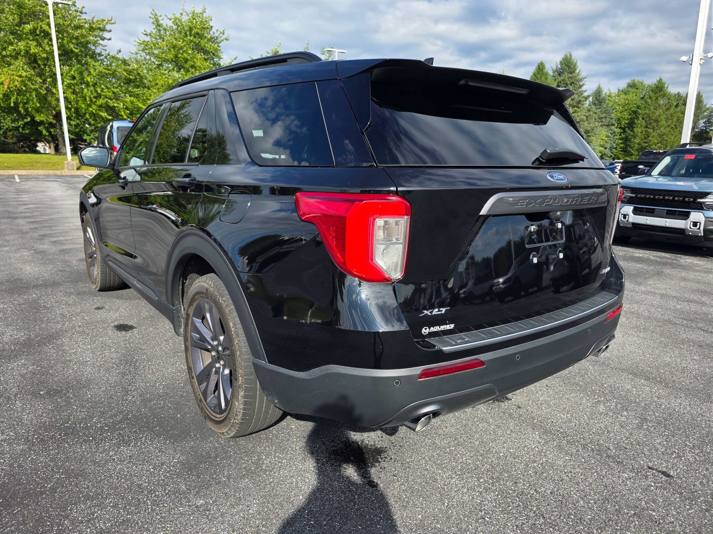 Used 2023 Ford Explorer XLT w/ Equipment Group 202A AWD/4WD image 3