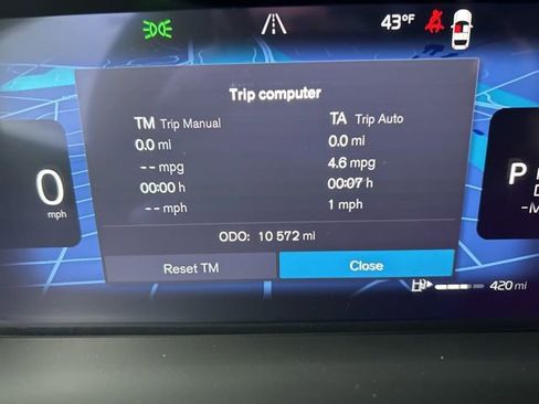 Certified 2025 Volvo XC60 B5 Plus w/ Climate Package image 21